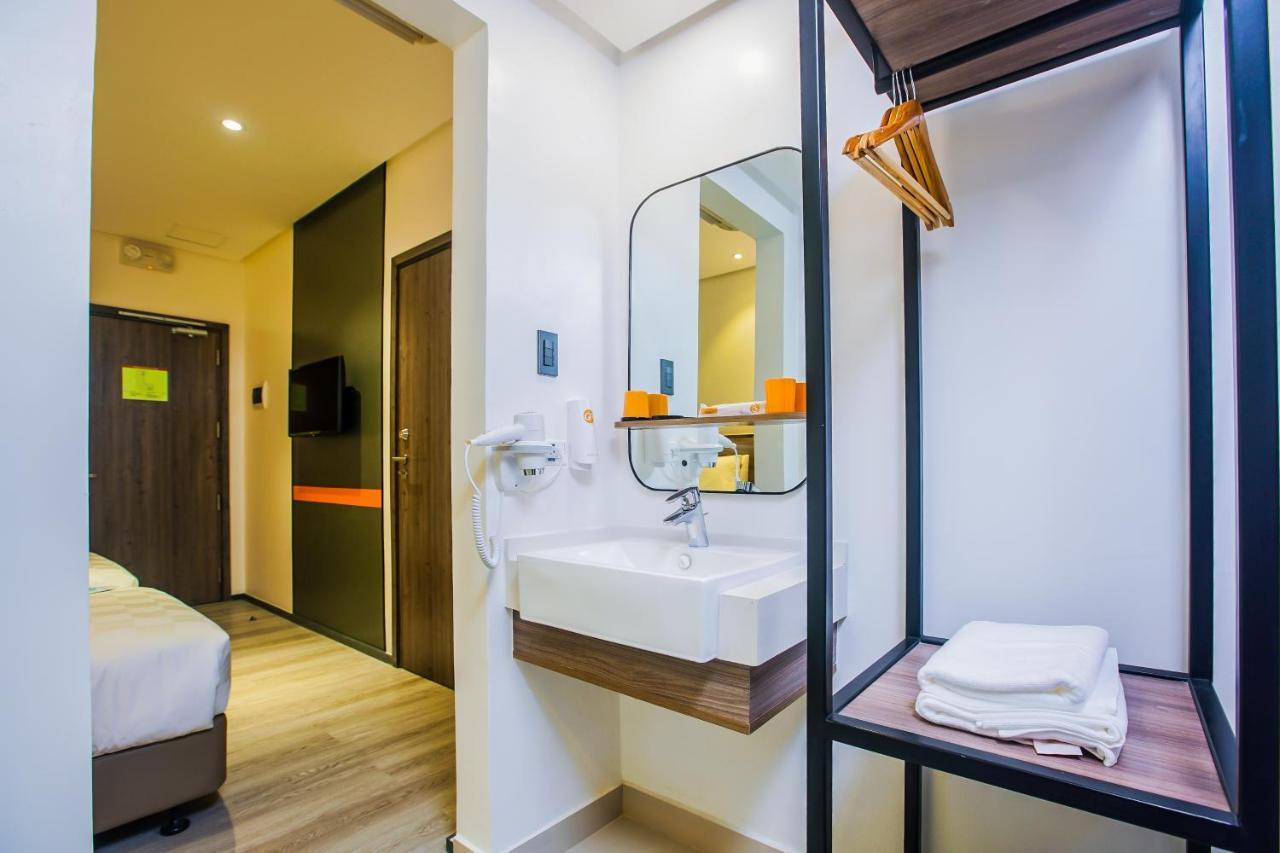 Go Hotels Plus Naga Luaran gambar